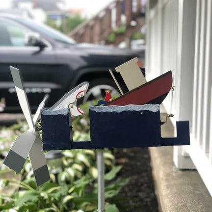 JAWS Disaster Whirligig – Rolig trädgårdsdekoration