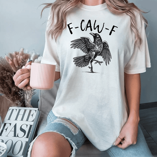✨Humoristisk T-shirt med kråka – Säg det med ett krax!