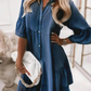 Sommerkleid mit Rüschenbesatz und V-Ausschnitt – Leichter Denim-Look