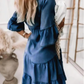 Sommerkleid mit Rüschenbesatz und V-Ausschnitt – Leichter Denim-Look
