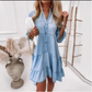 Sommerkleid mit Rüschenbesatz und V-Ausschnitt – Leichter Denim-Look