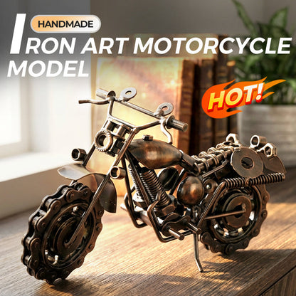 Handgjord motorcykelmodell i järn