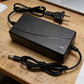 Universal snabbladdare för Li-ion-batterier till elverktyg
