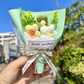 Charmig handstickad miniblombukett